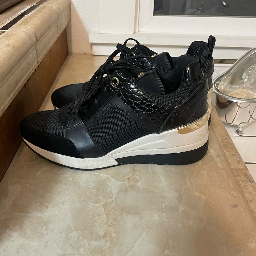 Michael Kors fashion sneaker! Size 8